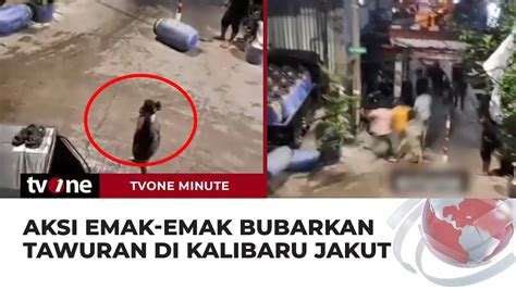 Sambil Teriak Emak Emak Bubarkan Tawuran Anak Remaja Tvone Minute