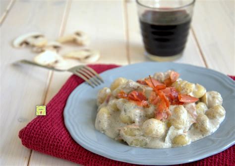 Gnocchi Cremosi Funghi E Speck Primo Piatto Facile E Irresistibile