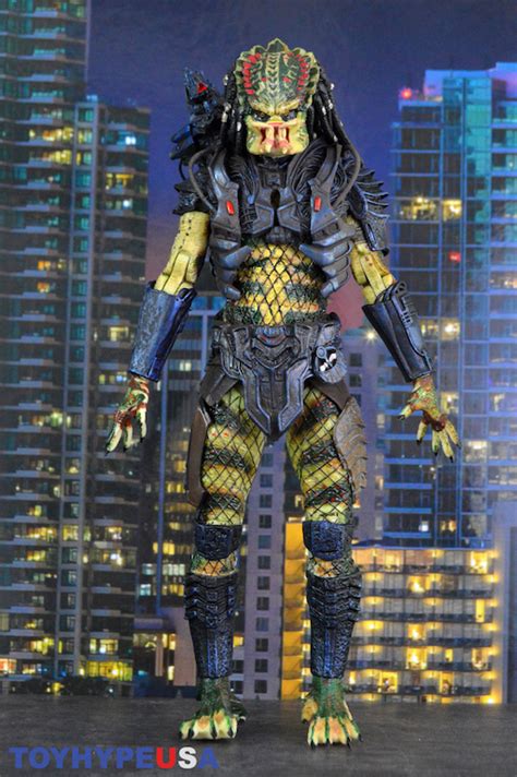 Neca Toys Predator Ultimate Armored Lost Predator Figure Review