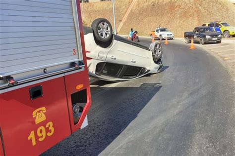 V Deo Motorista Sai Ilesa Ap S Capotar Carro Na Asa Norte Metr Poles