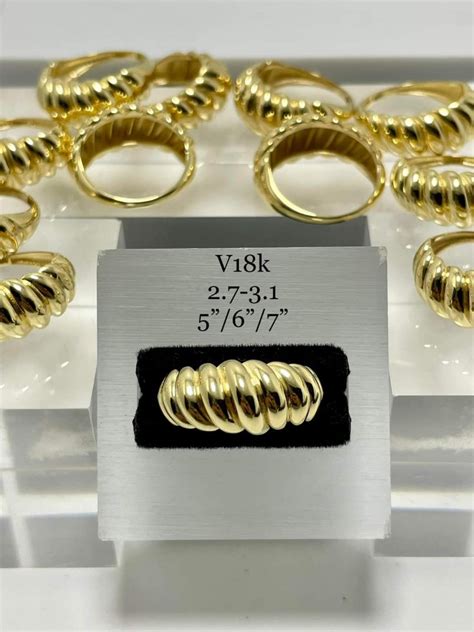 18k Gold Rings, Women's Fashion, Jewelry & Organizers, Rings on Carousell