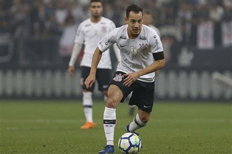 Rodriguinho Ex Corinthians Anuncia Aposentadoria Do Futebol Aos 35