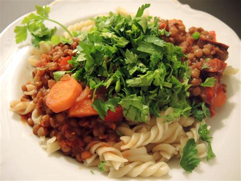 Vegane Linsen Bolognese Pasta Mit Gem Se Und Kr Utern Rezept Kochenohne