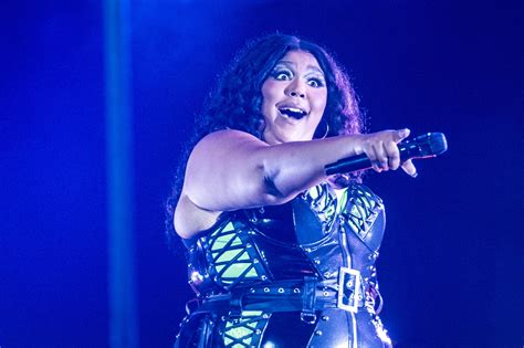 Lizzo Denunciata Dalle Sue Ballerine Contro Di Noi Molestie E Bodyshaming