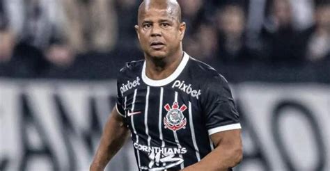 Ídolo do Corinthians Marcelinho Carioca é sequestrado em SP confirma