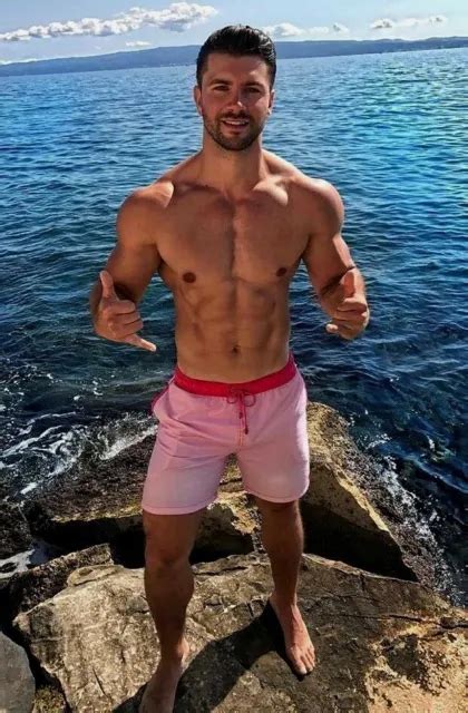 Shirtless Male Muscular Beefcake Bare Foot Beach Jock Photo Picture 4x6