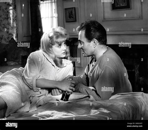 SUE LYON and JAMES MASON in LOLITA 1962 director STANLEY KUBRICK novel and screenplay Vladimir ...