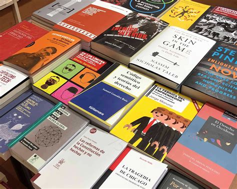 Escaparates Temáticos Libros A La Mano Una Selección De Libros De