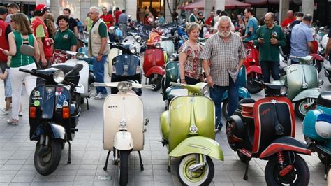 Pasión sobre las dos ruedas de una Vespa y Lambretta Levante EMV