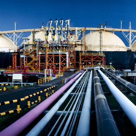 Decarbonizing the Global Shipping Industry – Is Hydrogen Fuel the