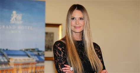 Elle Macpherson Dans Un Minuscule Bikini Noir à 58 Ans The Body Ensorcelle