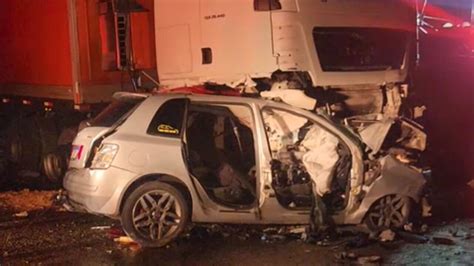 V Deo Carreta Sem Freio Invade A Fern O Dias E Atinge Carros Em Sp