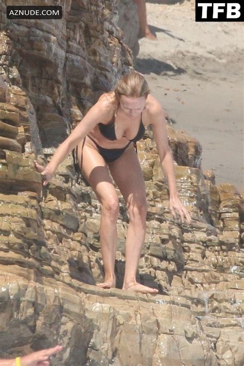 Heather Graham Sexy Seen Flaunting Her Hot Figure Wearing A Black