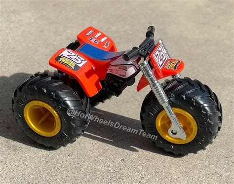 Tri To Crush Me Carbonator Xxl Hot Wheels Monster Trucks