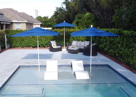 What are the best umbrellas for in-pool use? FiberBuilt Umbrellas ...