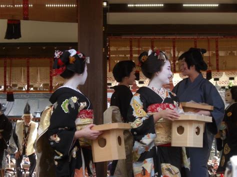 八坂神社節分祭2025年2月1日2日舞妓舞踊豆撒き