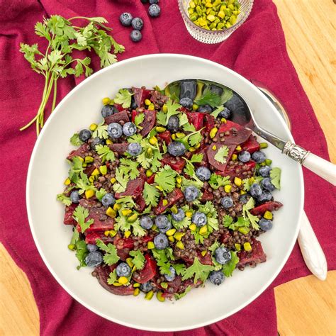 Rote Bete Linsen Salat Mit Blaubeeren Pistazien Und Granatapfel