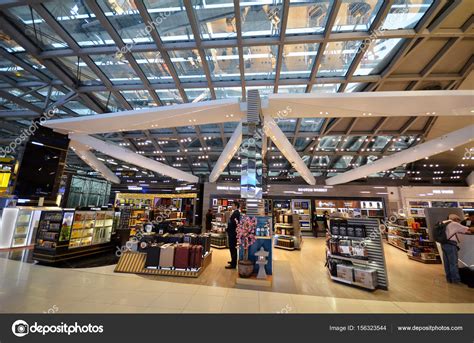 Shopping at Suvarnabhumi airport, Bangkok – Stock Editorial Photo ...