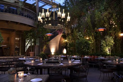 Ultimate Guide to Outdoor Patio Eating in Woodland Hills