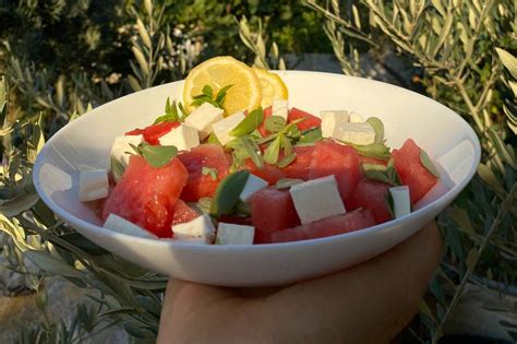 Karpuzlu Yaz Salatası Tarifi Nasıl Yapılır Yemek