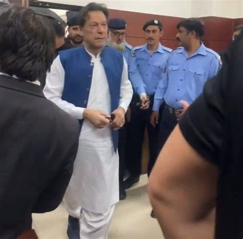 Imran Leaves Nab Rawalpindi After Hour Long Investigation In Al Qadir