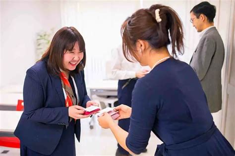 Complete Guide to Japanese Business Card Etiquette – YouGoJapan