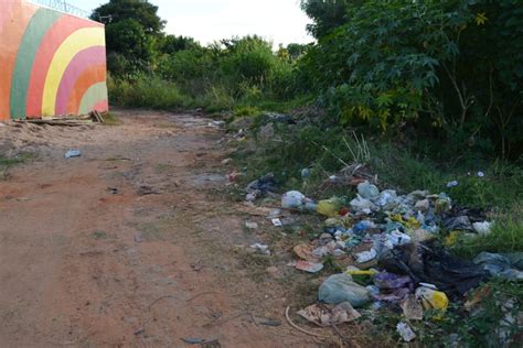 População reclama de lixo e esgoto em córrego na zona Norte Marília