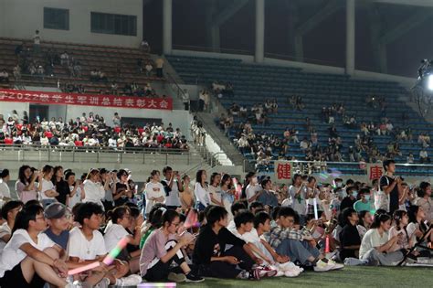 我校举办“拥抱青春梦想 唱响青春之歌”草坪音乐会 苏州科技大学音乐学院