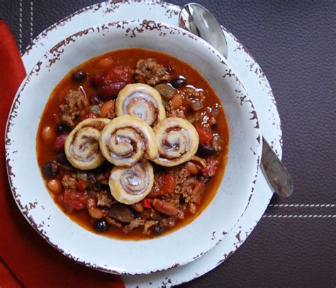 Spicy Cinnamon Chili with Cinnamon Roll Croutons | Cooking Mamas