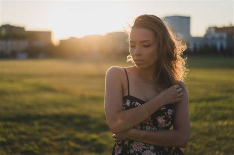 Shoot Better Golden Hour Portraits By Harnessing The Sun Petapixel