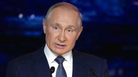 Kremlin Putin se aísla por casos de COVID 19 en su círculo