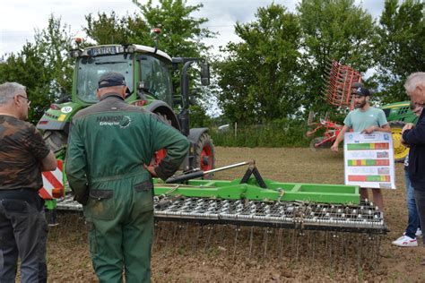 Les Machines En D Monstration Sur Une Parcelle Du Lyc E De Saint Thuriau