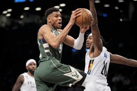 Giannis Returns, Bucks Beat Nets 118-104 for 15th Straight (Highlights ...