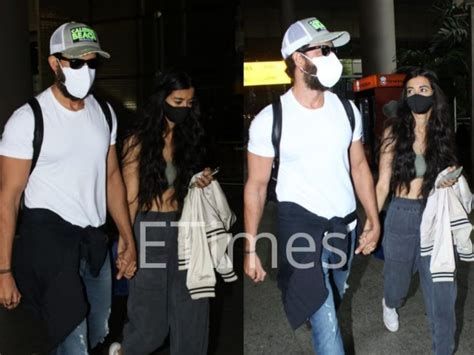 Hrithik Roshan And His Rumoured Girl Friend Saba Azad Walk Hand In Hand