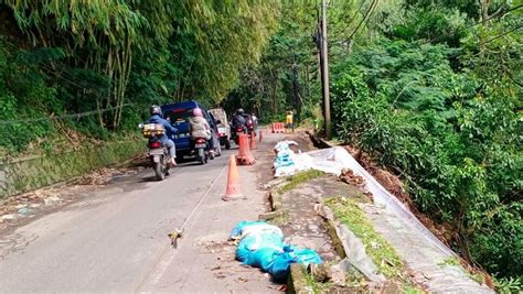 Jalan Alternatif Ke Lembang Satu Lajur Wisatawan Diminta Hati Hati