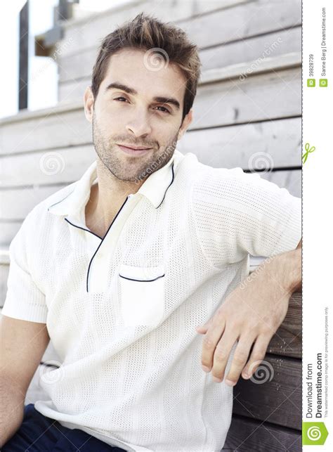 Retrato Do Homem Adulto Meados De No Polo Imagem De Stock Imagem De