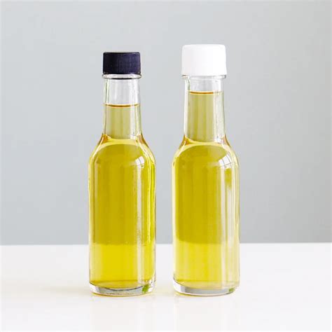 Empty 150ml Clear Glass Hot Sauce Bottle 5 Oz Woozy With 28 Opening Tamper Evident Cap Shrink