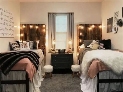 31 Easy Ways To Decorate Your College Apartment 14 In 2020 Girls Dorm