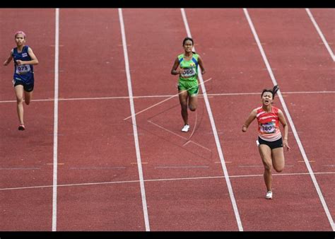 Medali Emas Lari 400 Meter Putri T47 Apg 2022 ANTARA Foto