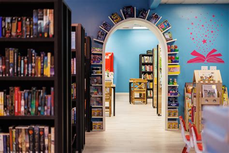 Two New Bookstores Open in Hawai‘i Kai and Mililani