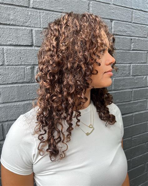 New cutting tools will perfect all layered curly hairstyles soon 9