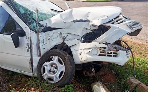 Condutor Socorrido Ap S Colis O Entre Nibus Escolar E Carro Em Sinop