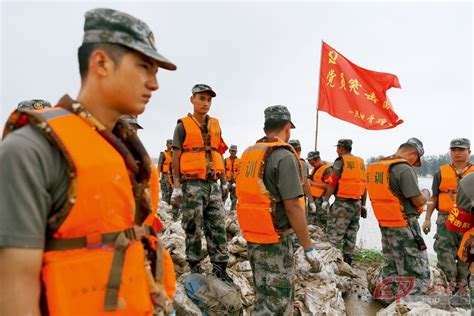 人民画报—【本刊专稿】防汛抗洪 人民至上