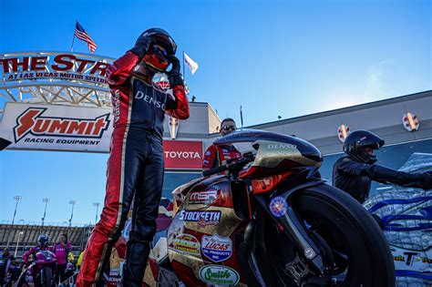 Top Fuel Dragsters Light Up The Las Vegas Strip Throttling To Over 332 Mph Autoevolution