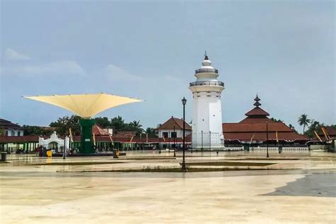 Indahnya Masjid Agung Banten Punya Payung Raksasa Seperti Masjid