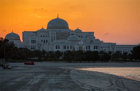 Nouveau Palais Présidentiel En Abu Dhabi Image stock Image du arabie