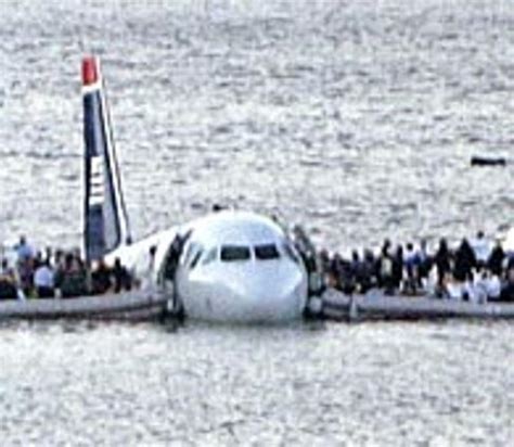 US AIRWAYS Crash into the Hudson River | Passenger aircraft, Aviation, Vintage airplanes