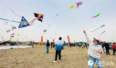 People Fly Kites During 40th Weifang Int L Kite Festival 5 People S