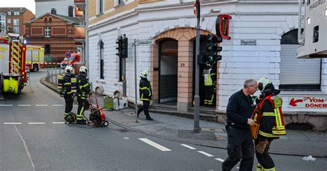 Brennender M Lleimer Sorgt F R Feuerwehreinsatz