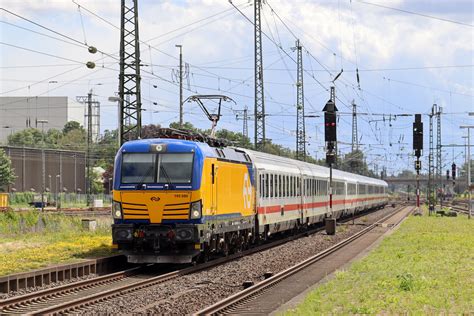 Br 193 734 von European Locomotive Leasing fährt Eimeldingen mit